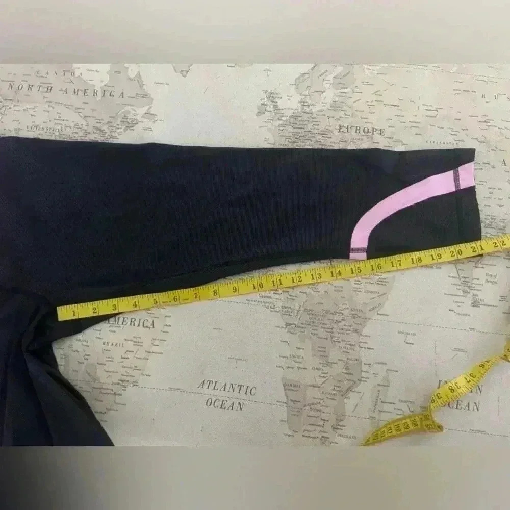 Lululemon Run: Inspire Crop II *ALLUX
Wee Stripe Black Vintage Pink Pow Pink Lt - Picture 13 of 16